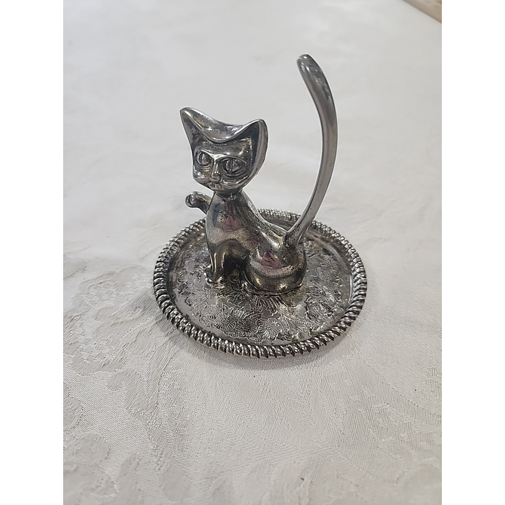 Vintage Mid Century Silver Plated Cat Figurine Ring Holder on Etched Tray 3.5" - Picture 8 of 8